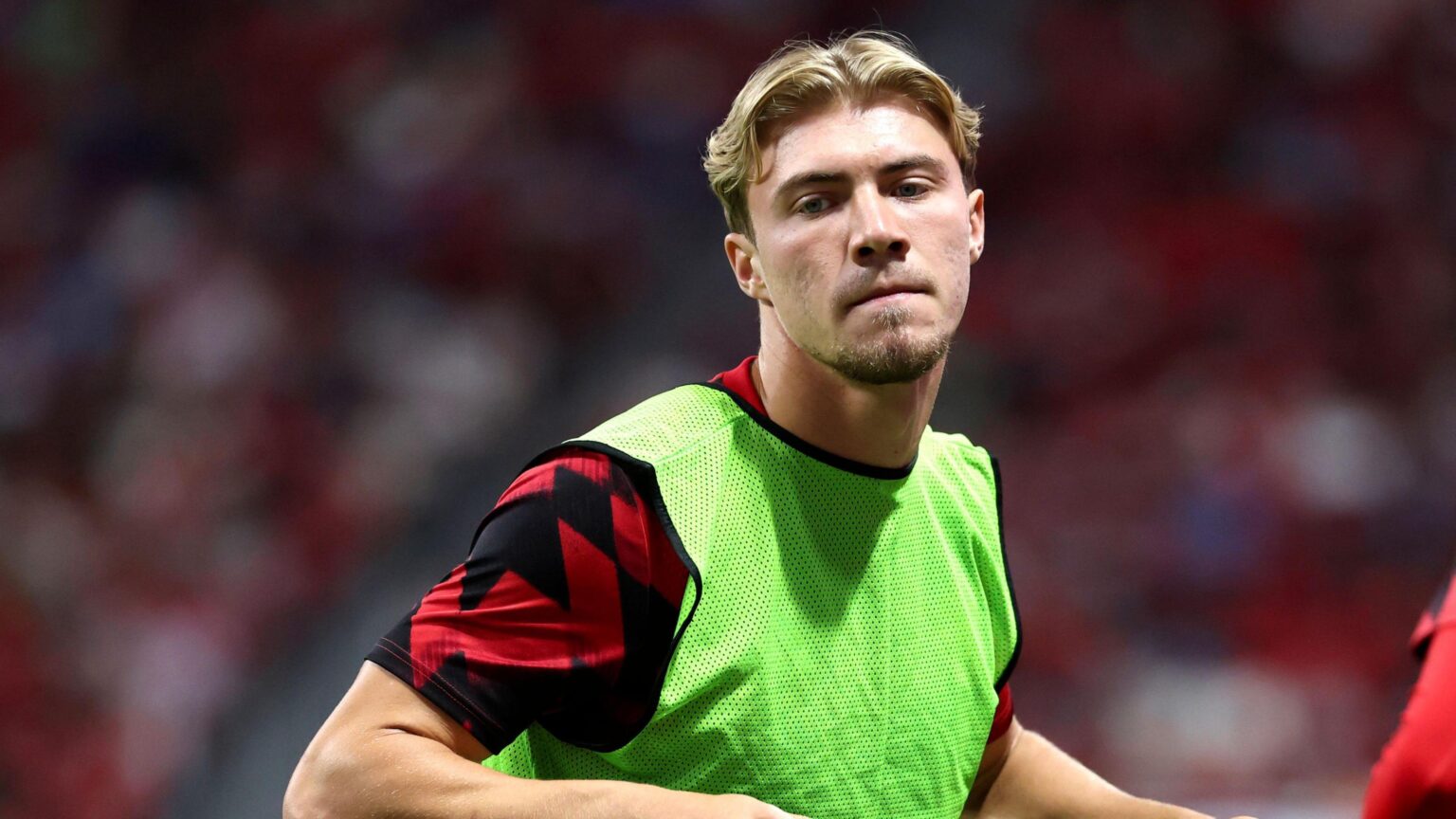 Hojlund Snubbed for Manchester United’s Premier League Clash Against Arsenal Amid Transfer Speculation