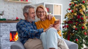 Deck the Halls Early or Wait? Americans Debate the Right Time for Christmas Tree Setup!