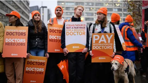 Doctors in England Set to Strike for Five Days Despite Government’s New Offer