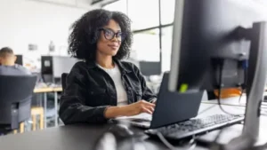 UK Unemployment Tops 5% as Young Workers Face Job Crisis